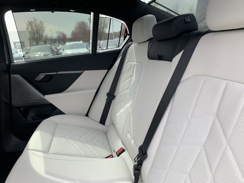 Certified 2025 BMW 530i xDrive w/ M Sport Package image 33