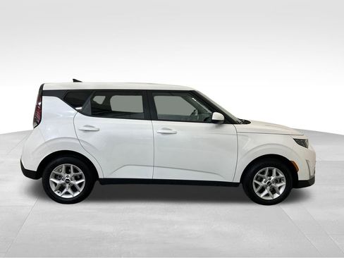 Used 2024 Kia Soul LX w/ Option Group 015 FWD image 6