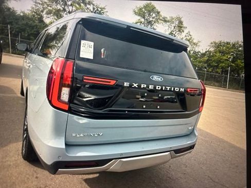 Used 2025 Ford Expedition Max Platinum w/ Driver's Package AWD/4WD image 15