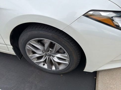 Used 2022 Toyota Avalon XLE image 12