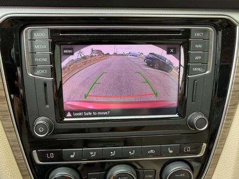 Used 2018 Volkswagen Passat 2.0T SE image 16