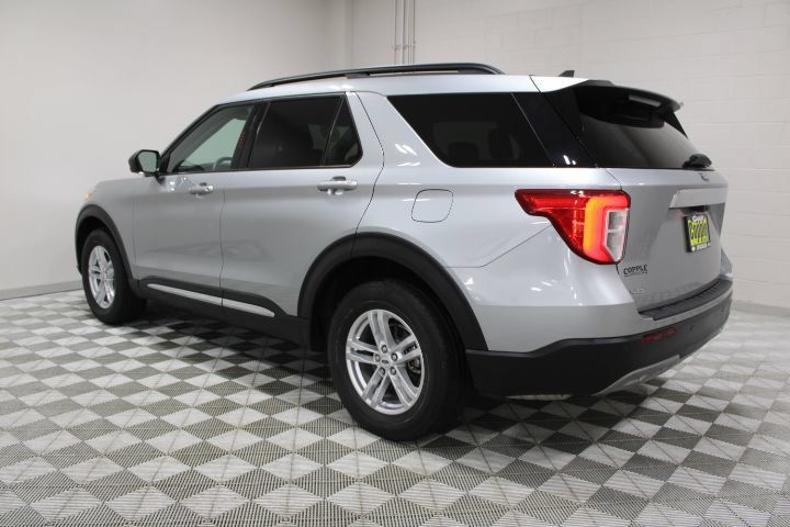 Used 2023 Ford Explorer XLT w/ Equipment Group 202A AWD/4WD image 9