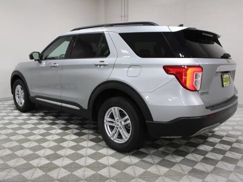 Used 2023 Ford Explorer XLT w/ Equipment Group 202A AWD/4WD image 9