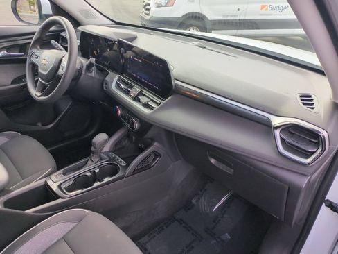 Used 2025 Chevrolet TrailBlazer LT AWD/4WD image 30