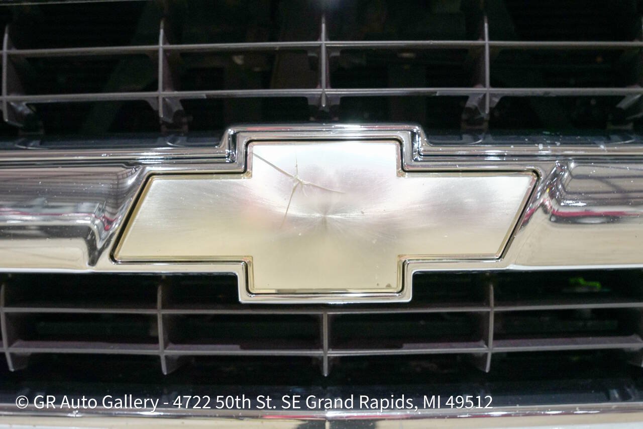 Used 2003 Chevrolet Suburban 2500 LT w/ LT Preferred Equipment Group AWD/4WD image 21
