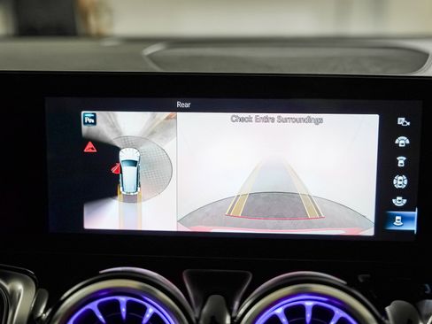 Certified 2022 Mercedes-Benz GLB 35 AMG 4MATIC image 22