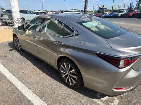 Used 2019 Lexus ES 350 w/ Premium Package FWD image 3