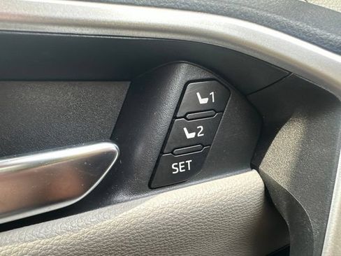 Used 2021 Toyota RAV4 Limited AWD/4WD image 30