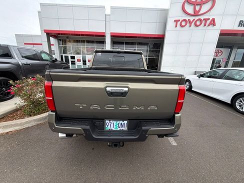 Used 2025 Toyota Tacoma Limited w/ Tow Tech Package AWD/4WD image 5