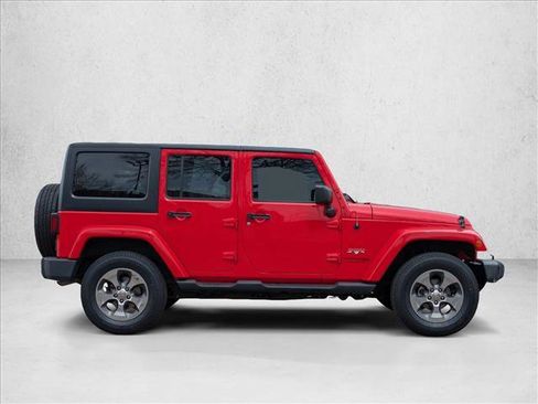 Used 2018 Jeep Wrangler Unlimited Sahara w/ Connectivity Group AWD/4WD image 4