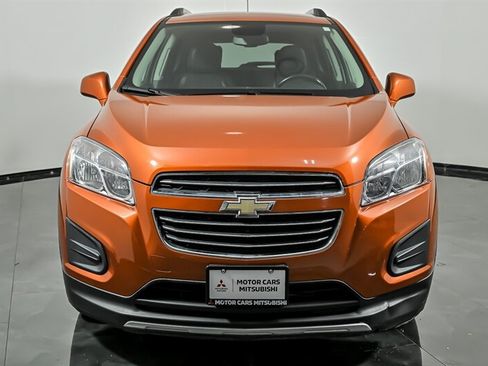 Used 2016 Chevrolet Trax LT w/ LT Sun and Sound Package FWD image 4