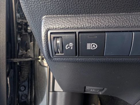 Used 2020 Toyota Corolla LE FWD image 40