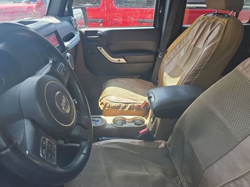 Used 2017 Jeep Wrangler Unlimited Sahara w/ Connectivity Group image 9