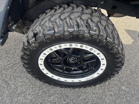 Used 2017 Jeep Wrangler Unlimited Sahara w/ Quick Order Package 24E Chief AWD/4WD image 7