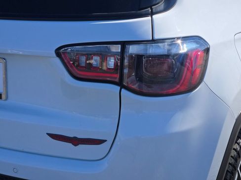 Certified 2025 Jeep Compass Trailhawk AWD/4WD image 14