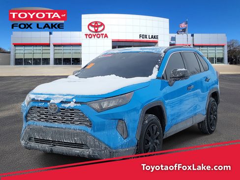 Used 2020 Toyota RAV4 LE image 1