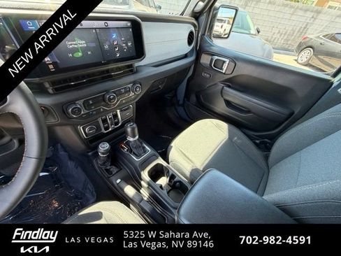 Used 2024 Jeep Wrangler Unlimited w/ Technology Group AWD/4WD image 12