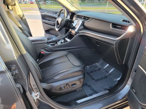 Used 2023 Jeep Grand Cherokee L Limited w/ Luxury Tech Group II RWD image 15