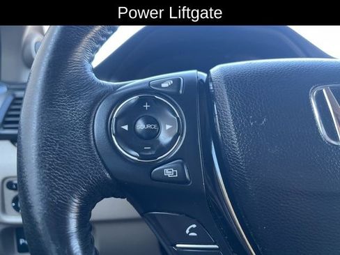 Used 2018 Honda Pilot Touring image 15