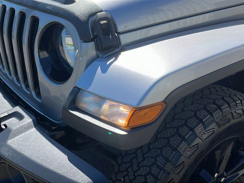 Used 2019 Jeep Wrangler Unlimited Sahara AWD/4WD image 9
