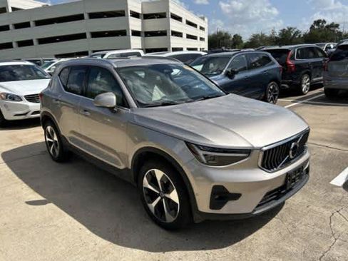 Used 2024 Volvo XC40 B5 Plus w/ Protection Package Premier AWD/4WD image 9