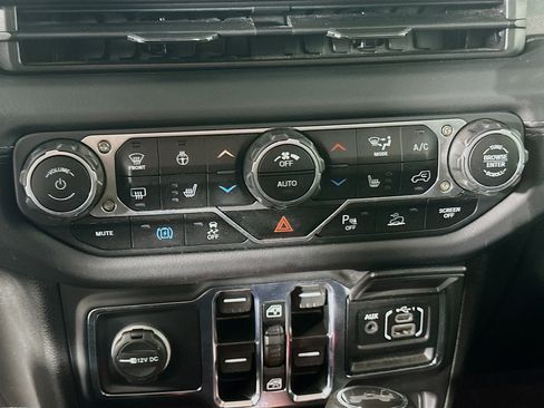 Used 2025 Jeep Wrangler Unlimited Sahara w/ Safety Group AWD/4WD image 22