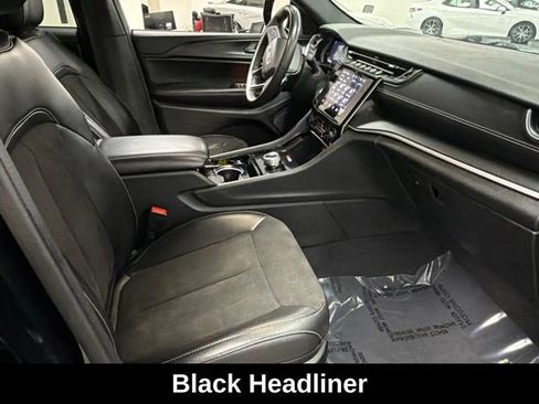 Used 2023 Jeep Grand Cherokee Altitude AWD/4WD image 9