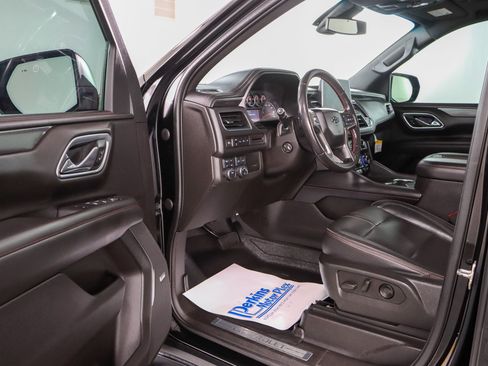Used 2021 Chevrolet Suburban RST w/ Luxury Package AWD/4WD image 3