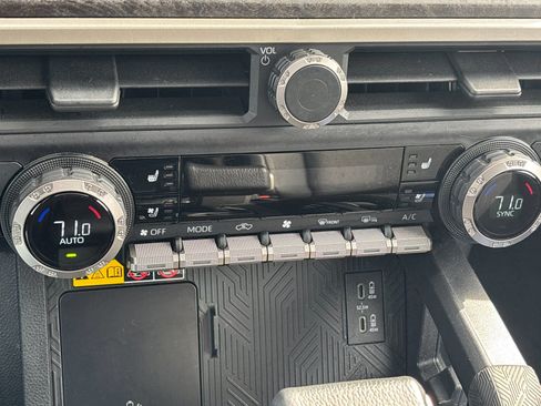 Used 2024 Toyota Tacoma Limited w/ Limited Package (LT) image 21