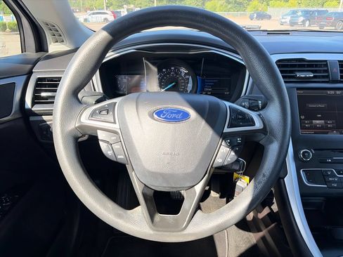 Used 2016 Ford Fusion SE FWD image 16