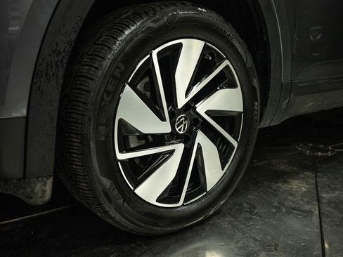 Used 2025 Volkswagen Atlas SE FWD image 3