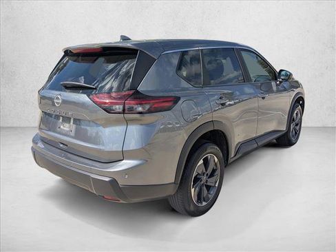 Used 2025 Nissan Rogue SV image 5