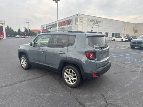 Used 2018 Jeep Renegade Latitude w/ Cold Weather Group AWD/4WD image 5