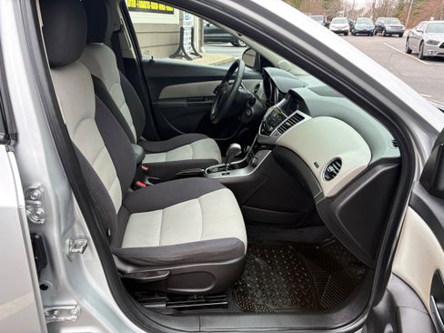 Used 2016 Chevrolet Cruze LS image 18