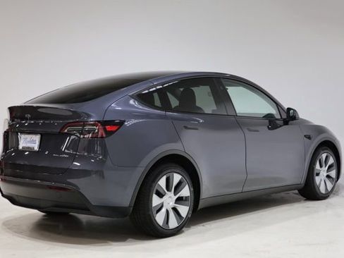 Used 2023 Tesla Model Y Long Range image 7