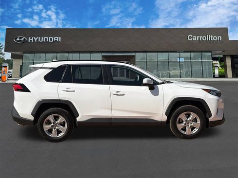 Used 2021 Toyota RAV4 XLE AWD/4WD image 4