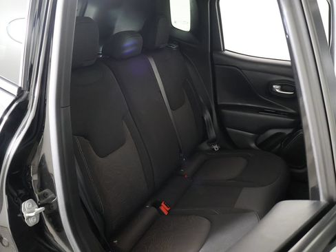 Used 2023 Jeep Renegade Latitude AWD/4WD image 28