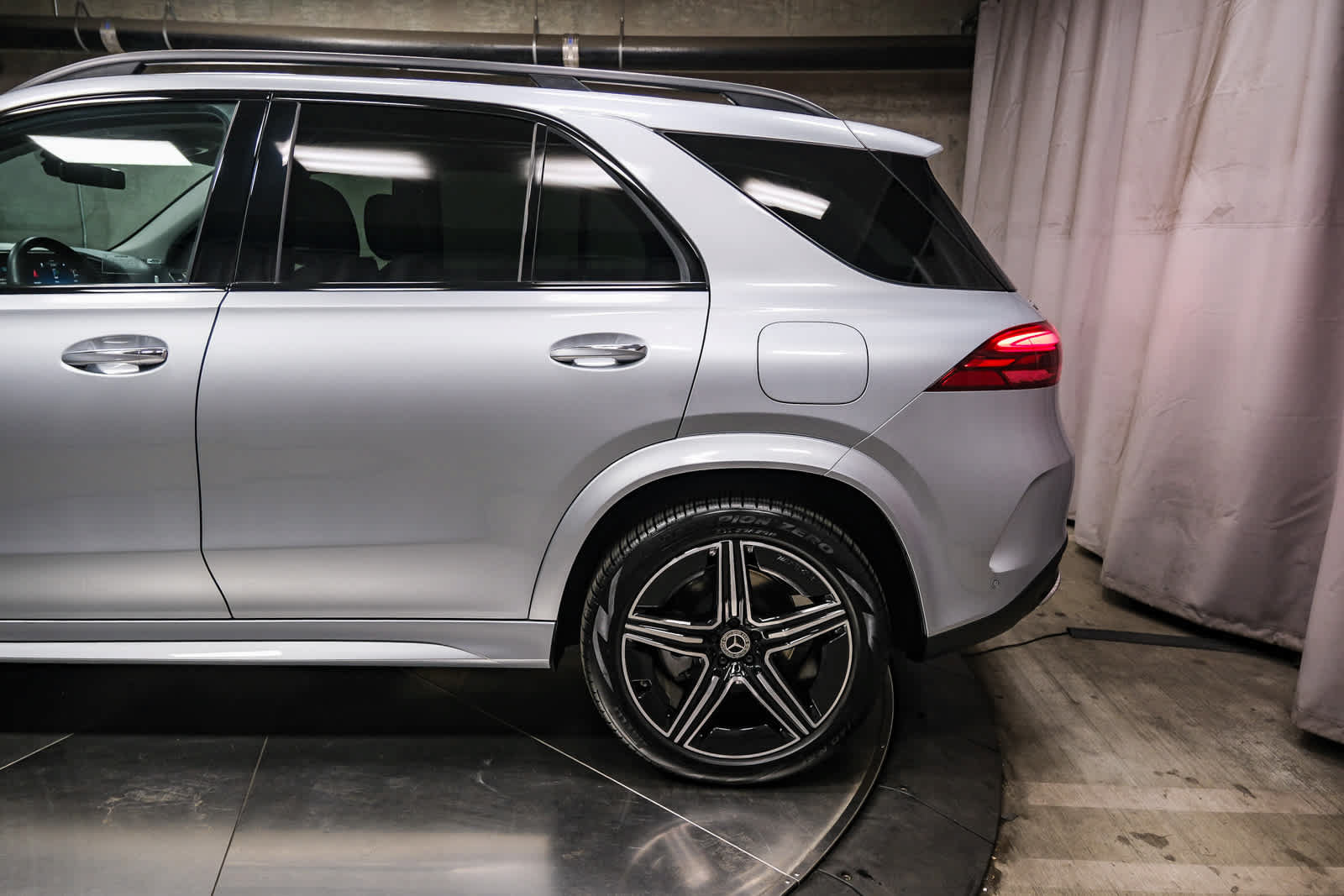 Used 2026 Mercedes-Benz GLE 450e 4MATIC w/ AMG Line Exterior image 8