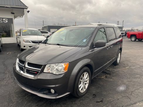 Used 2018 Dodge Grand Caravan SXT image 1