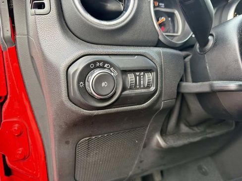 Used 2020 Jeep Wrangler Unlimited Sahara image 27