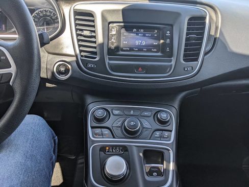 Used 2015 Chrysler 200 Limited FWD image 17