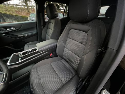 Used 2025 Chevrolet Equinox LT image 36