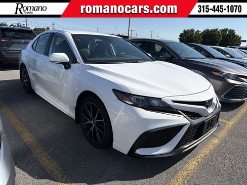 Used 2024 Toyota Camry SE w/ Cold Weather Package FWD image 1