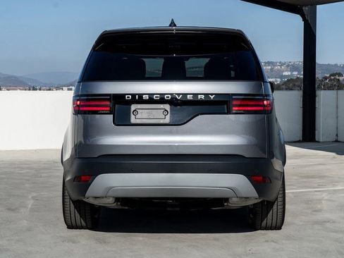 Used 2025 Land Rover Discovery S image 4