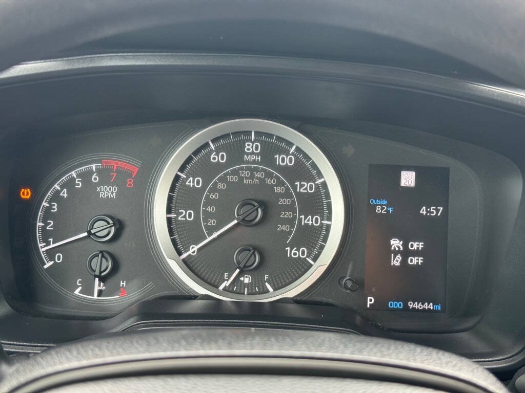 Used 2021 Toyota Corolla LE FWD image 3
