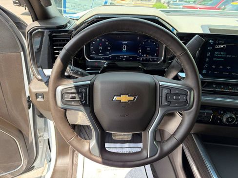 Used 2025 Chevrolet Silverado 2500 LTZ w/ LTZ Premium Package AWD/4WD image 12
