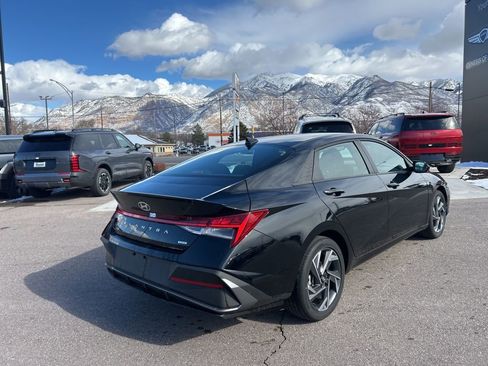 Used 2025 Hyundai Elantra SEL w/ Cargo Package image 5