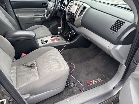 Used 2015 Toyota Tacoma PreRunner image 11