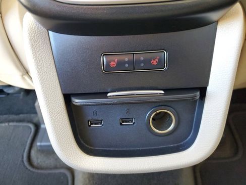 Used 2017 Lincoln MKX Reserve w/ Lincoln MKX Climate Package image 17