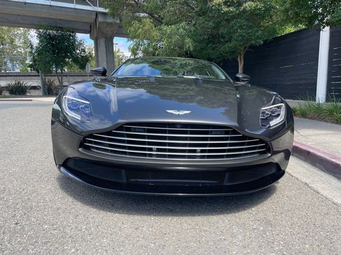 Used 2017 Aston Martin DB11 V12 RWD image 10